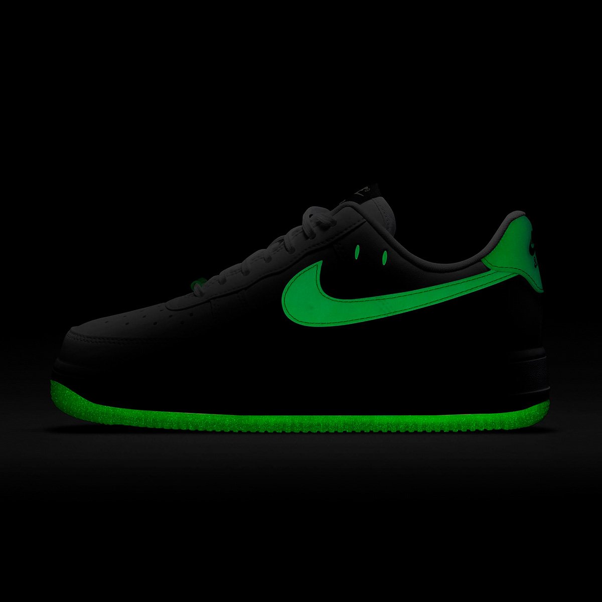 NIKEAIRFORCE1-0714-157_2-1.jpg